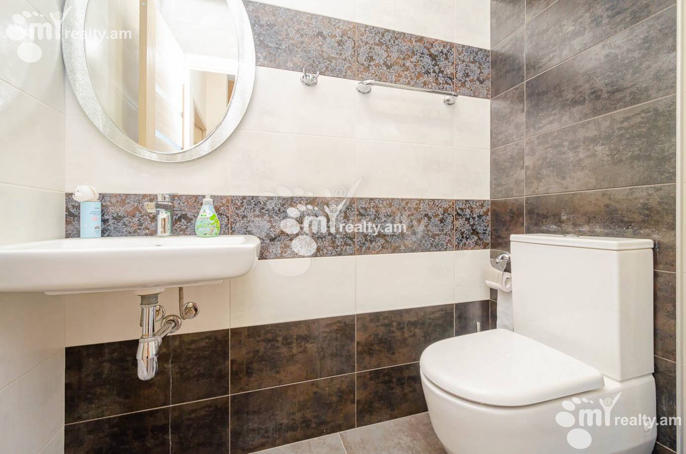 4 bedroom apartment for rent Rostom St, Center Yerevan, 144583