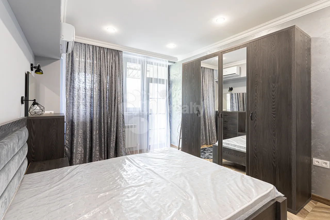 3 bedroom apartment for rent Saryan St, Center Yerevan, 161926