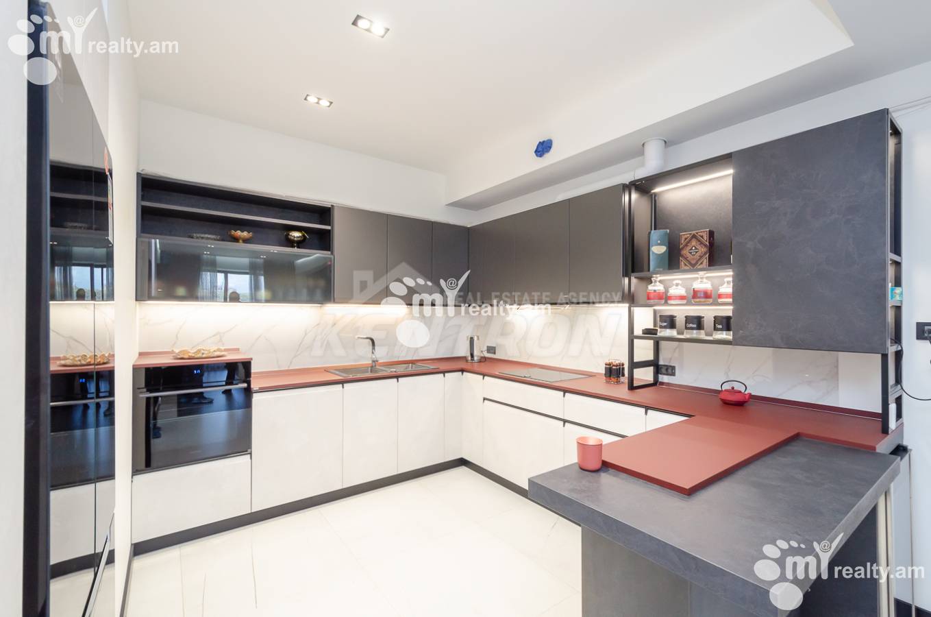 3 bedroom apartment for sale Paronyan St, Center Yerevan, 155557