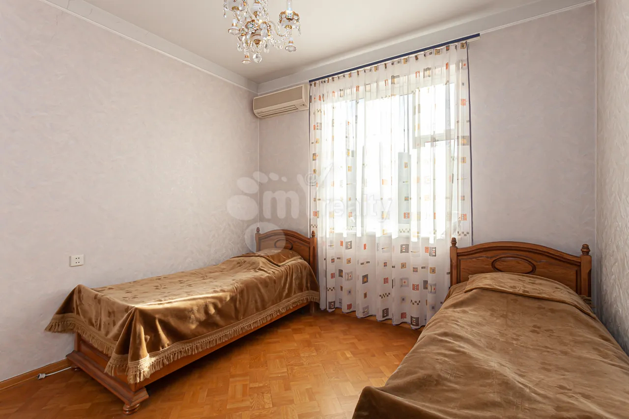 4 bedroom apartment for sale Khanjyan St, Center Yerevan, 160377