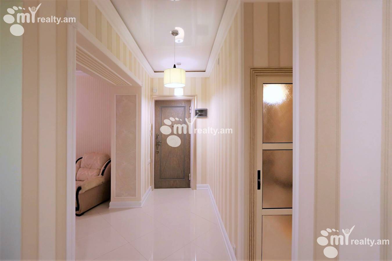 3 bedroom apartment for rent Abovyan St, Center Yerevan, 125985