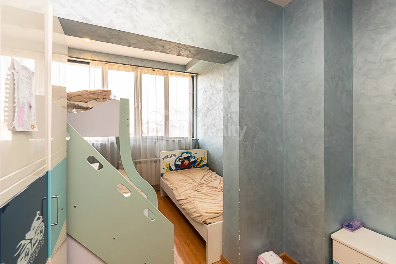 4 bedroom apartment for rent Keri St, Arabkir Yerevan, 161713