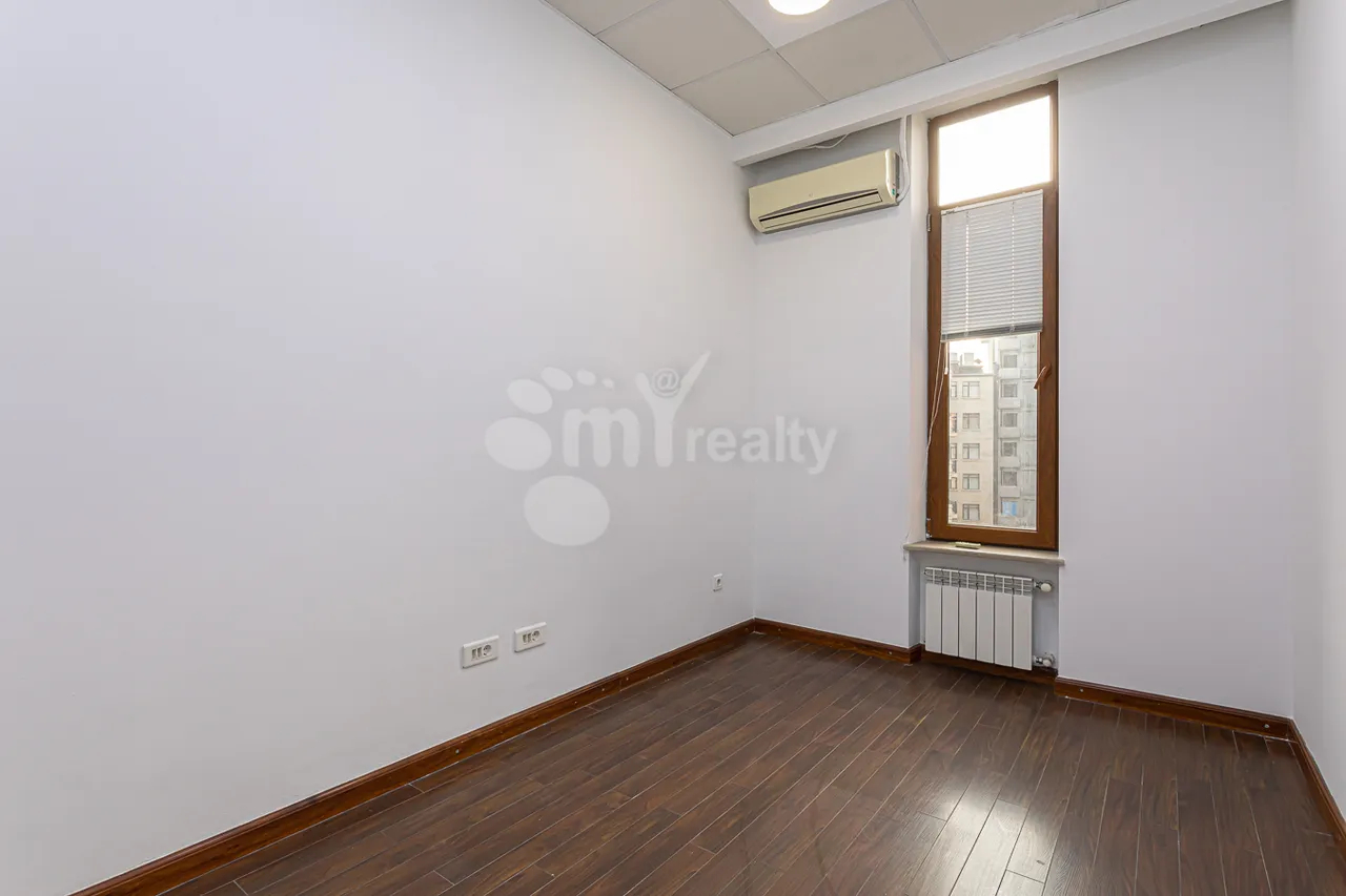 Commercial for rent خیابان آزاتوتیان, عربگیر ایروان, 157759