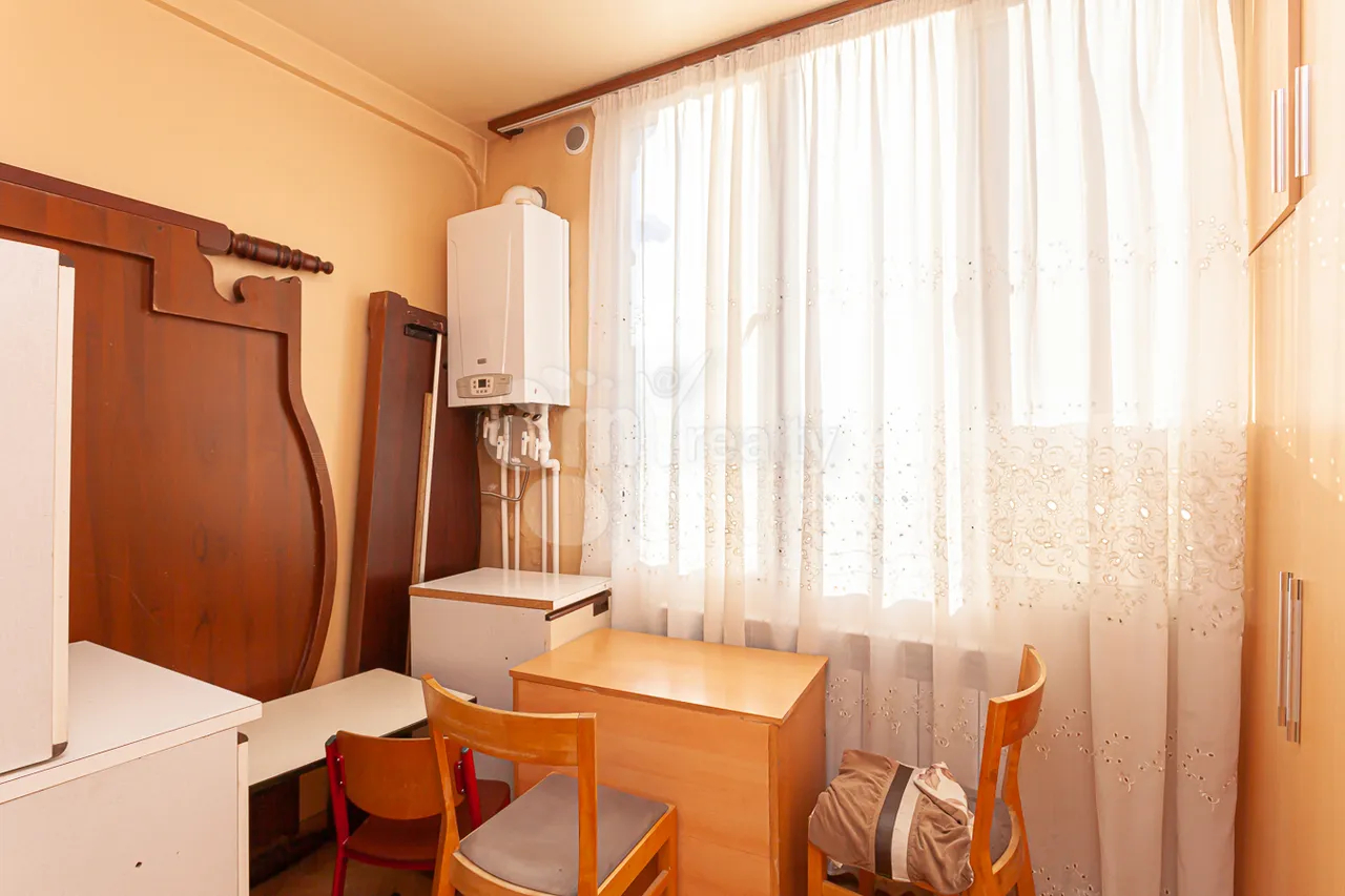 3 bedroom apartment for sale Zakyan St, Center Yerevan, 160263