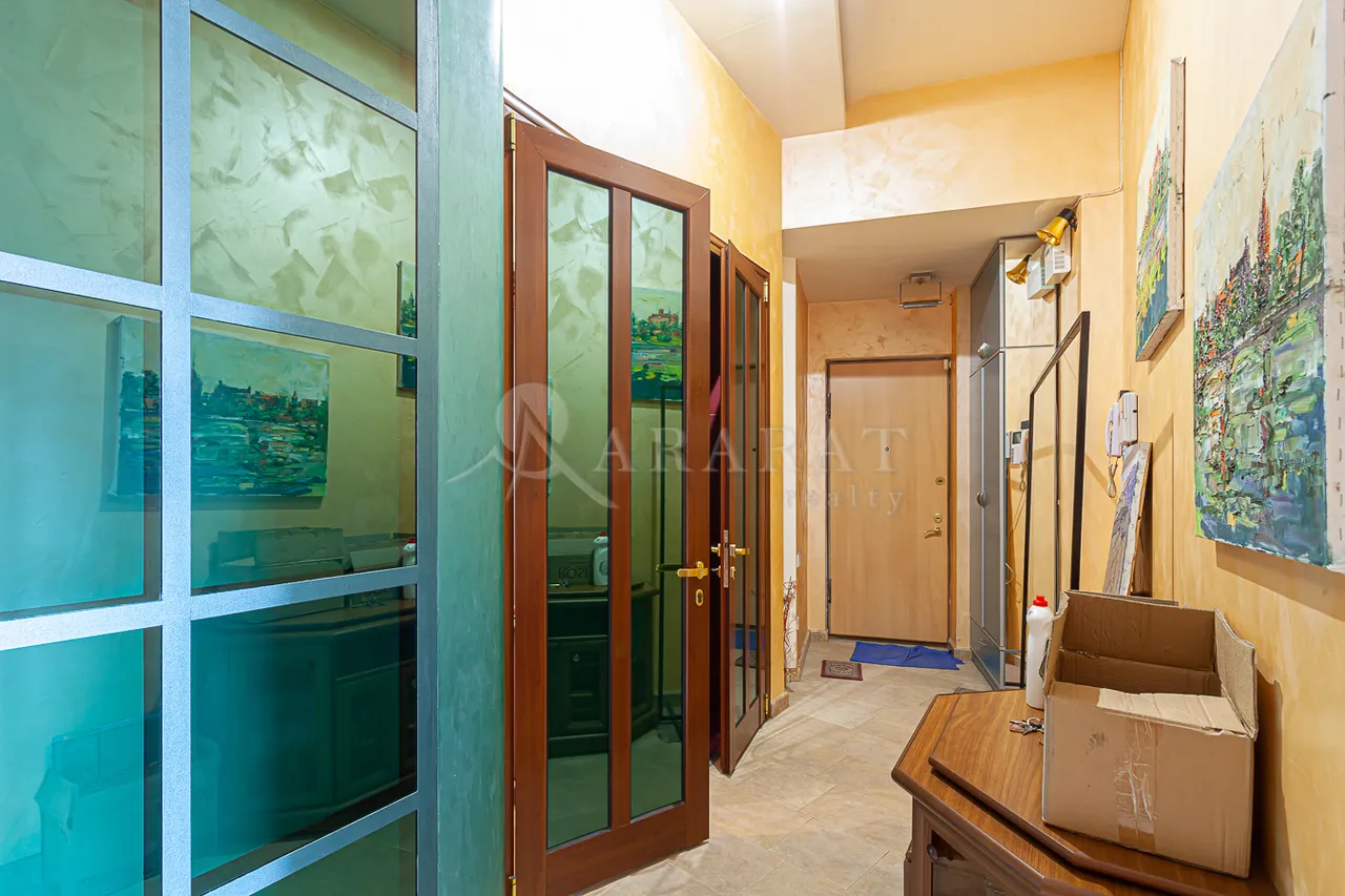 5 bedroom apartment for rent Teryan St, Center Yerevan, 158099