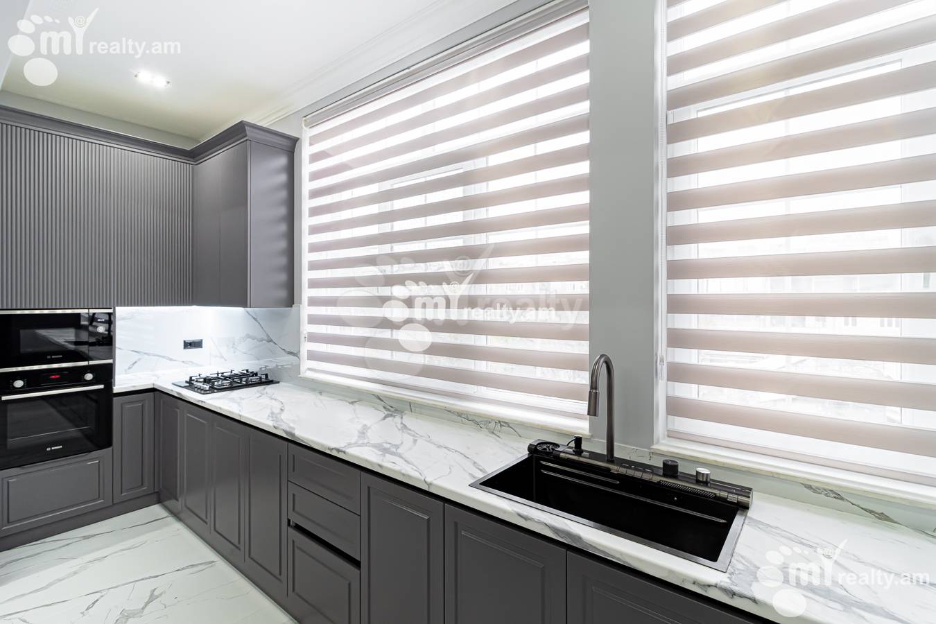 2 սենյականոց բնակարան  Հանրապետության փող, Կենտրոն Երևան, 153766