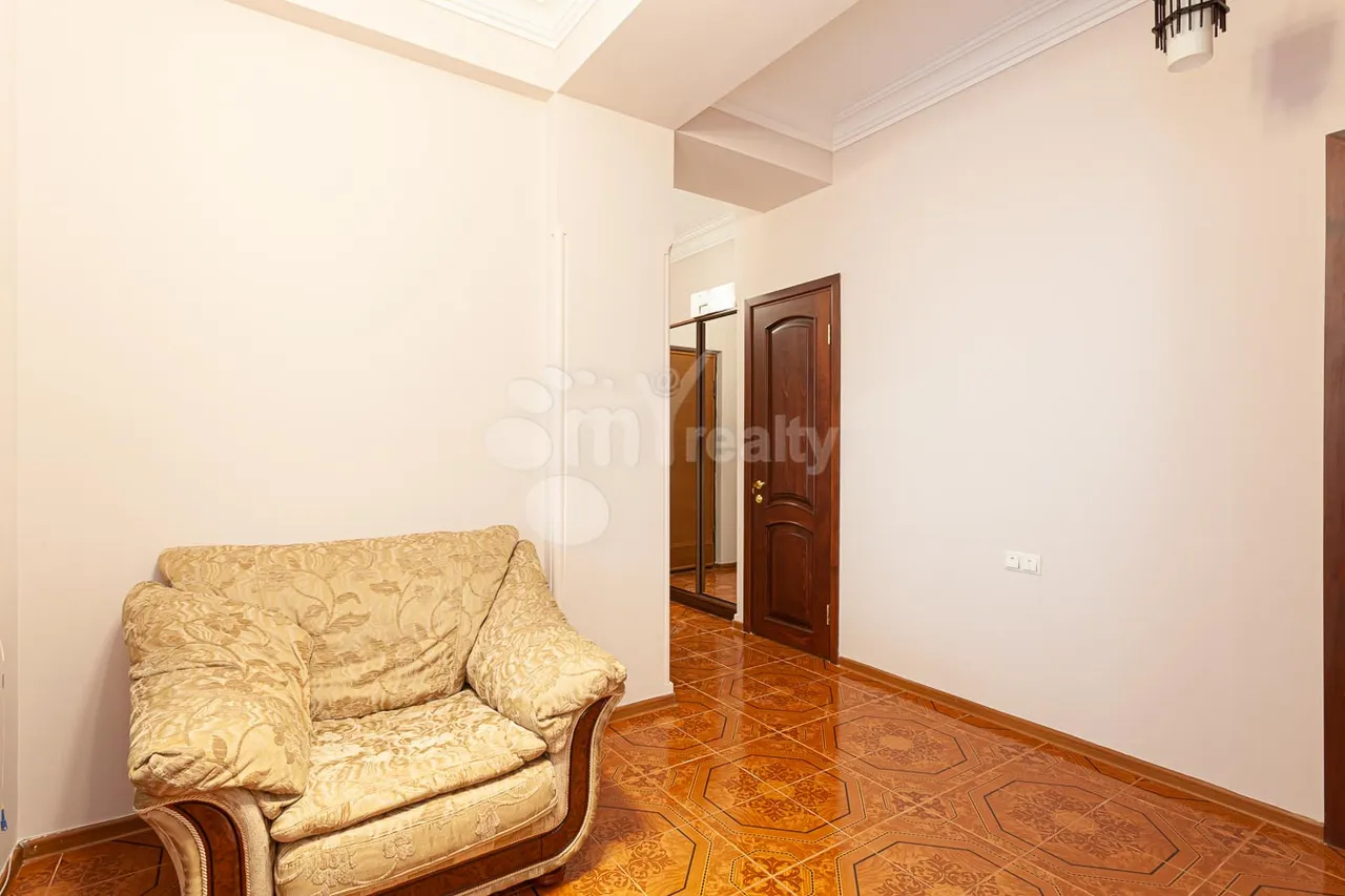 3 bedroom apartment for sale خیابان هامباردزومیان, عربگیر ایروان, 159978