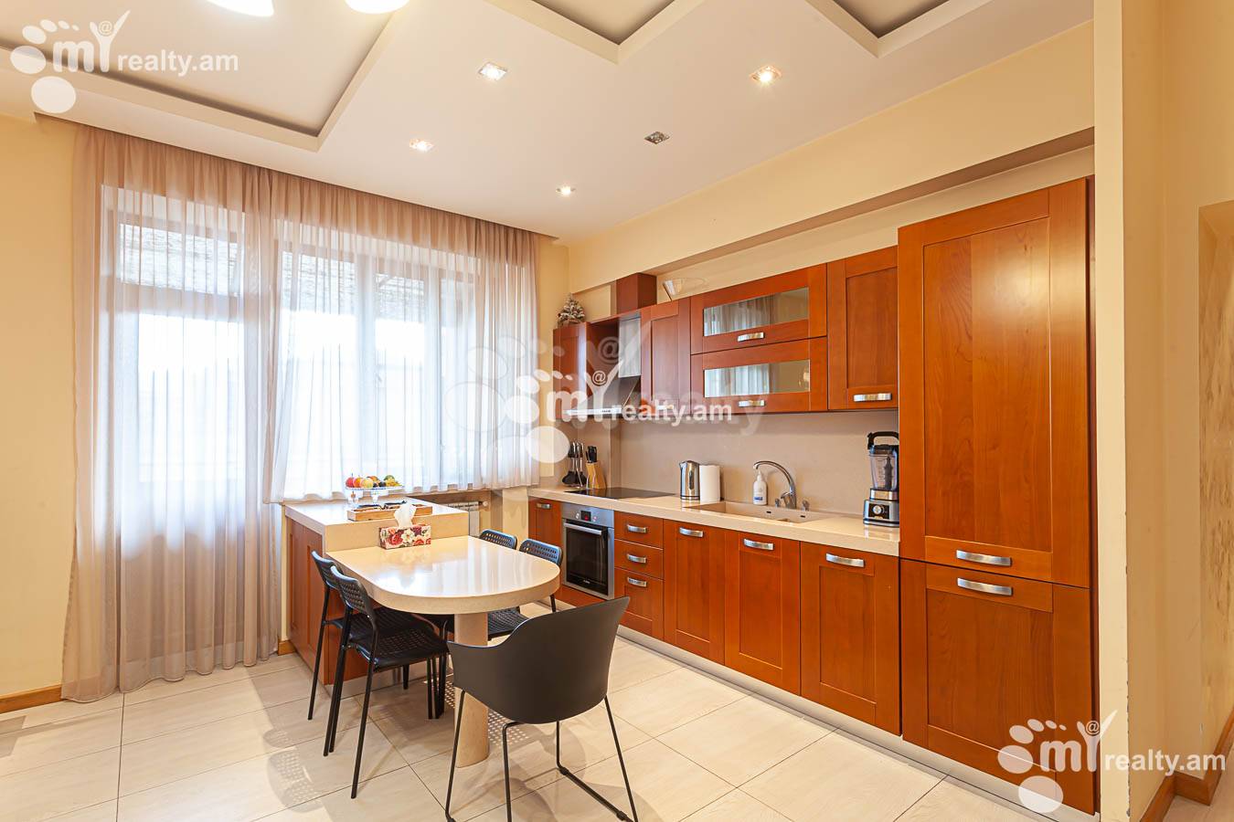 3 սենյականոց բնակարան  Ամիրյան փող, Կենտրոն Երևան, 155140