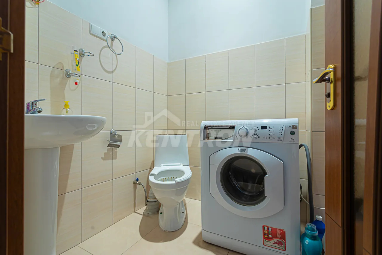 3 սենյականոց բնակարան  Արամի փող, Կենտրոն Երևան, 158032