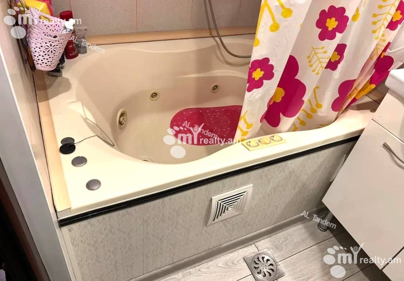 3 bedroom apartment for sale خیابان گِریبودوف, عربگیر ایروان, 153823