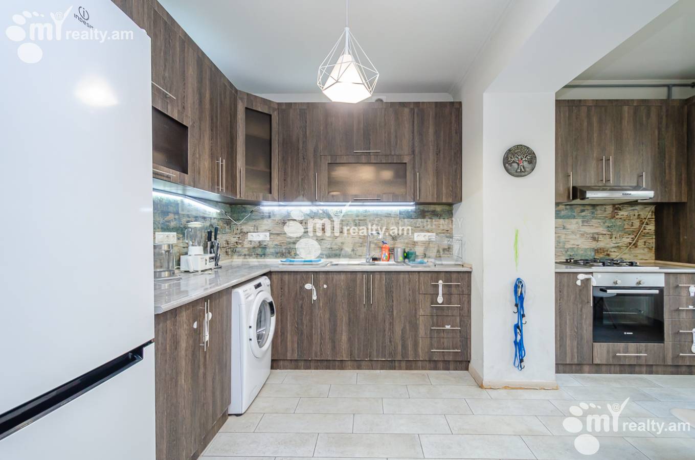 3 bedroom apartment for sale خیابان ابوویان, مرکز شهر ایروان, 153439