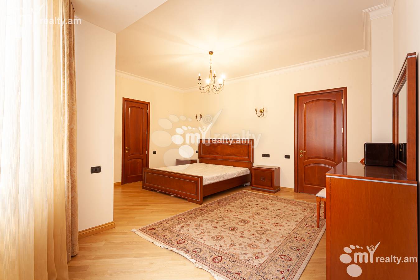 4 bedroom apartment for rent Teryan St, Center Yerevan, 156948