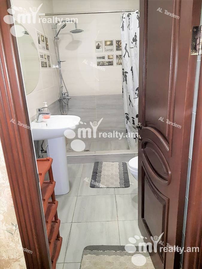 Купить 2 комнатную квартиру Чаренц ул, Центр Ереван, 122693