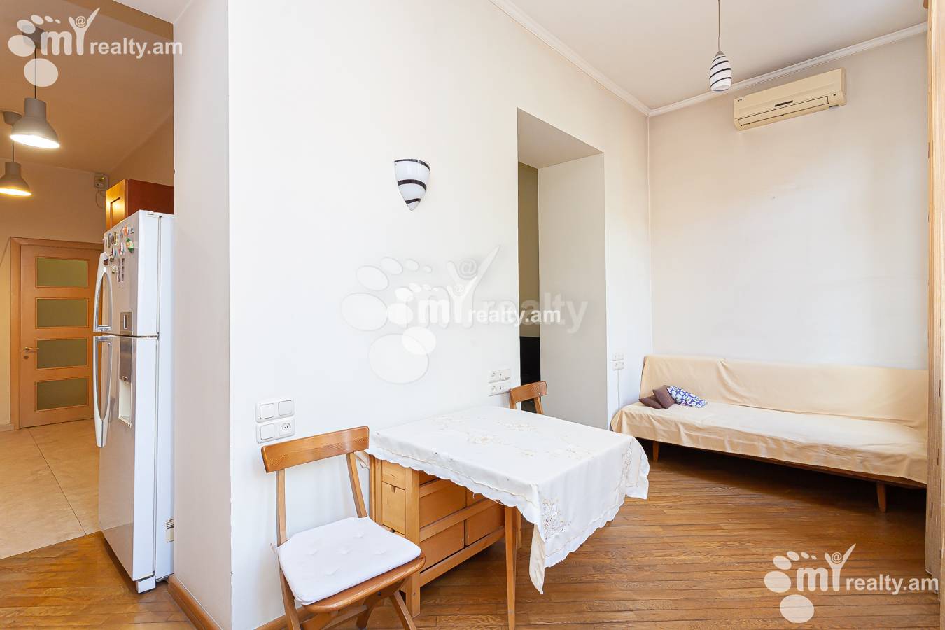 3 bedroom apartment for sale خیابان چارِنتس, مرکز شهر ایروان, 144765