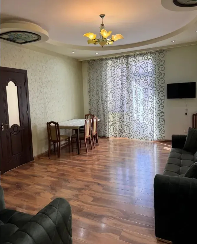 varcov-bnakaran/3-senyakanoc/D.+Demirchyan+St/Center/Yerevan