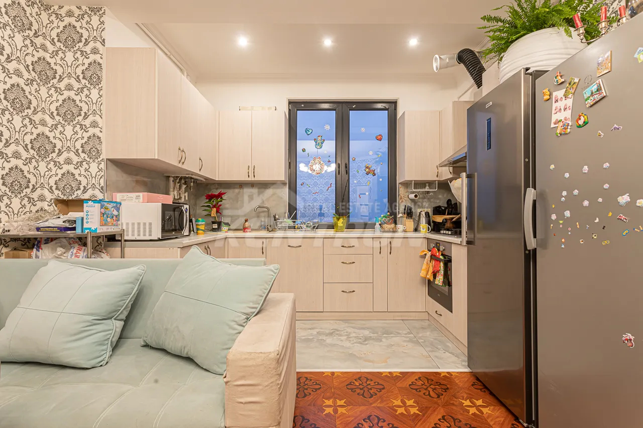 4 bedroom apartment for sale Arghutyan St, Arabkir Yerevan, 158198