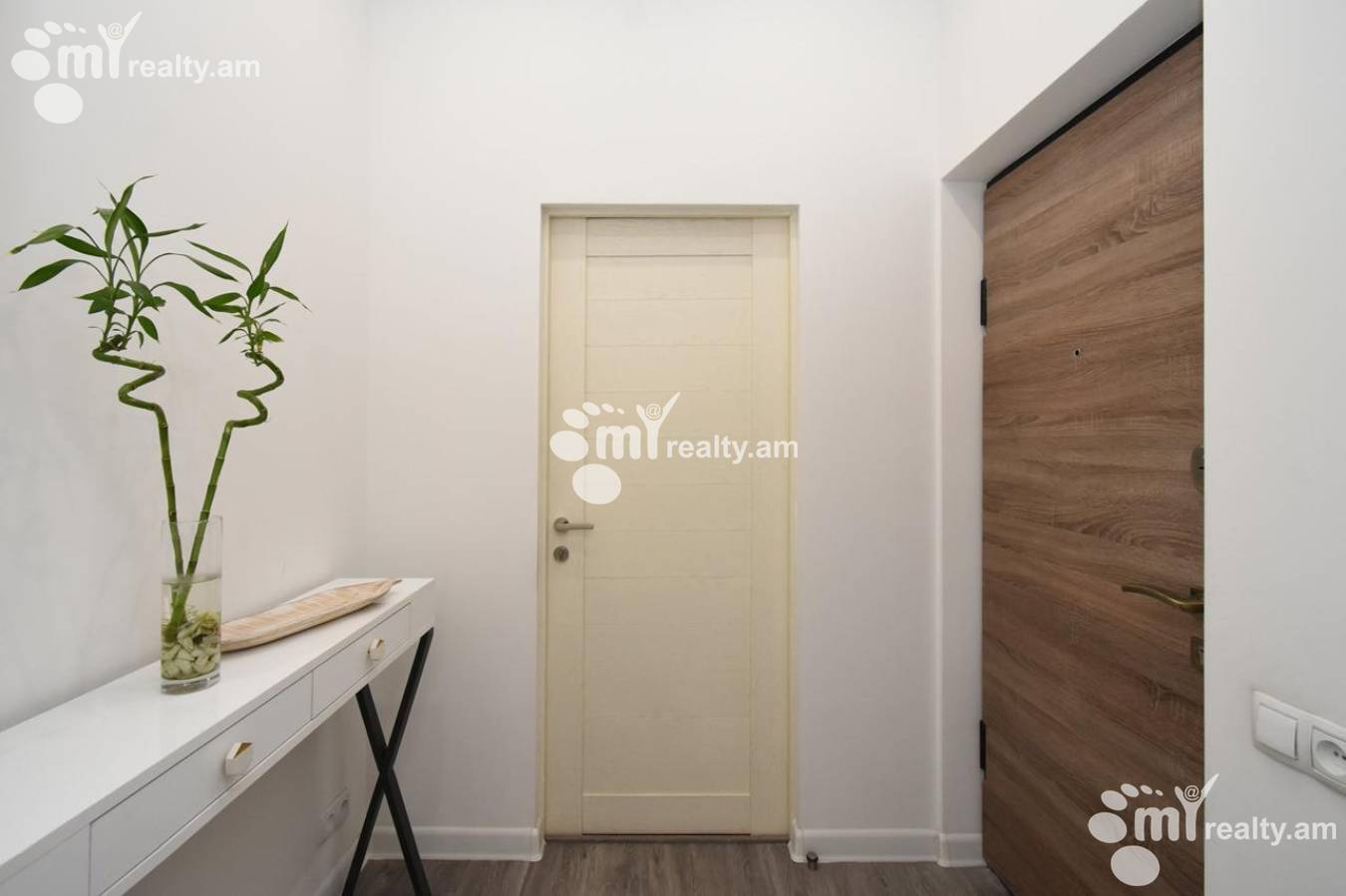 3 bedroom apartment for rent Nalbandyan St, Center Yerevan, 151383
