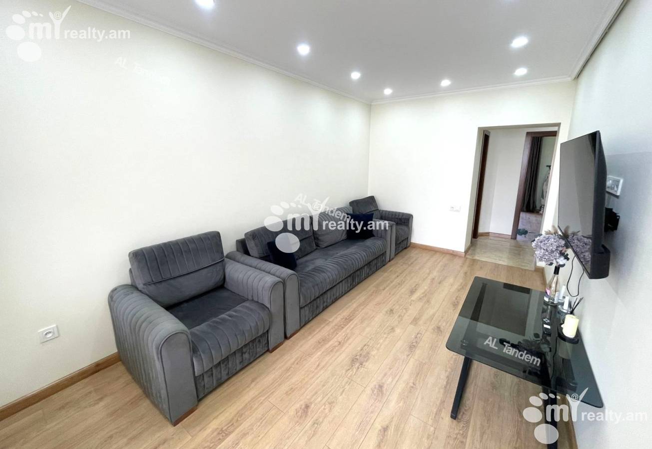 Купить 3 комнатную квартиру Анрапетутян ул, Центр Ереван, 156569