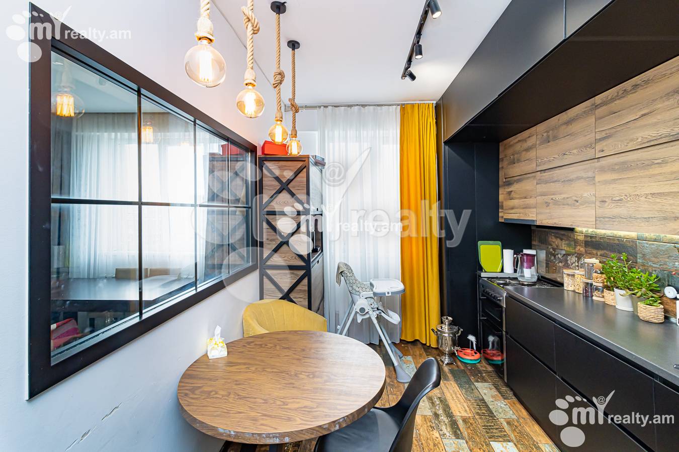 3 bedroom apartment for sale خیابان فوچیک, آچاپنیاک ایروان, 136093