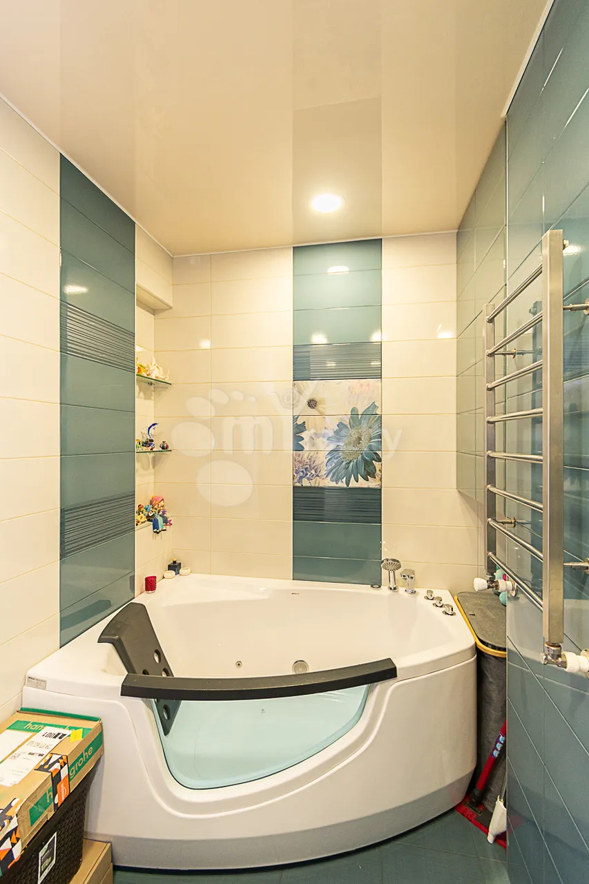 Купить 4 комнатную квартиру Адонц ул, Арабкир Ереван, 159530