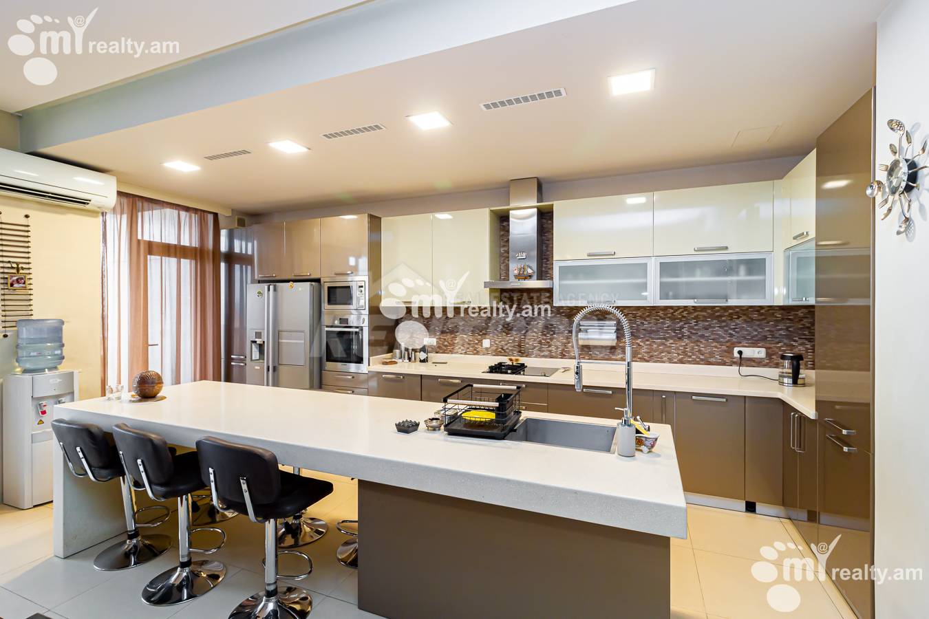 4 bedroom apartment for rent خیابان آنتارایین, مرکز شهر ایروان, 153236