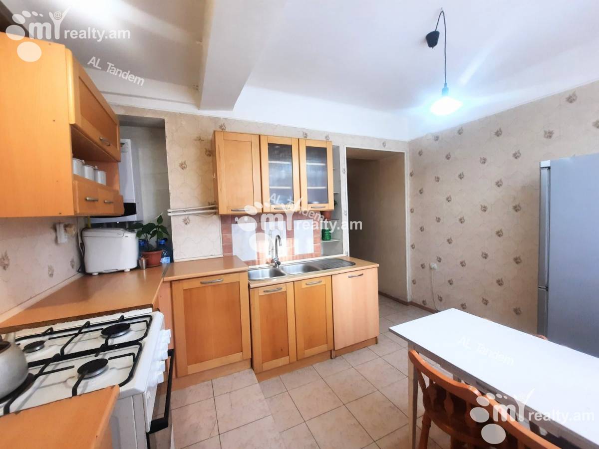 3 սենյականոց բնակարան  Սարյան փող, Կենտրոն Երևան, 142635