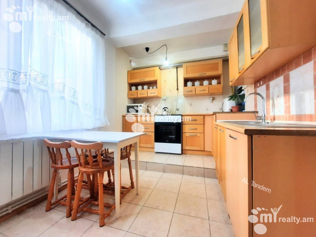 3 սենյականոց բնակարան  Սարյան փող, Կենտրոն Երևան, 142635