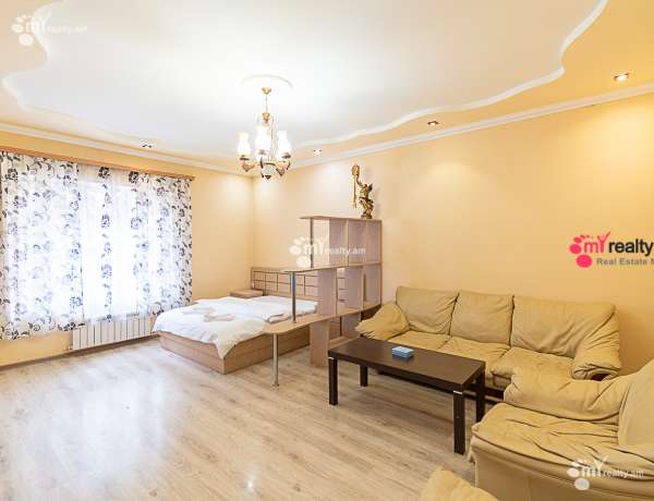 1-senyakanoc-bnakaran-vacharq-Yerevan-Center