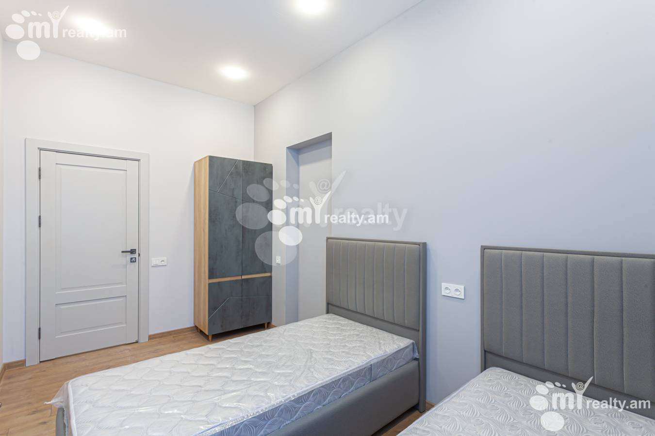 Купить 3 комнатную квартиру Налбандян ул, Центр Ереван, 150615