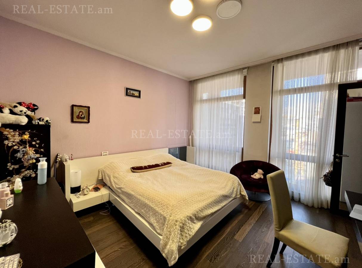 4 bedroom apartment for sale Northern (Hyusisayin)  Ave, Center Yerevan, 119236
