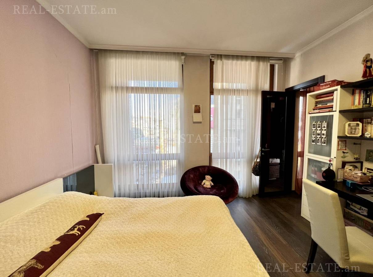 4 bedroom apartment for sale Northern (Hyusisayin)  Ave, Center Yerevan, 119236