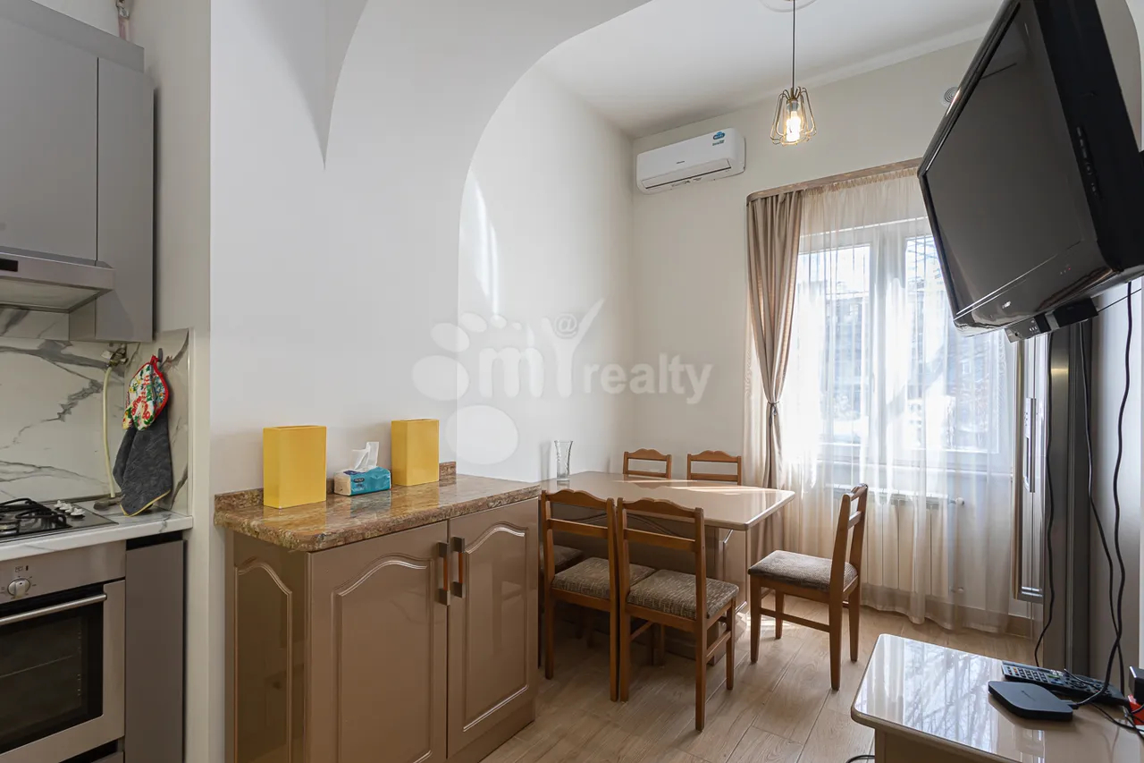 3 սենյականոց բնակարան  Մաշտոցի պող, Կենտրոն Երևան, 159723