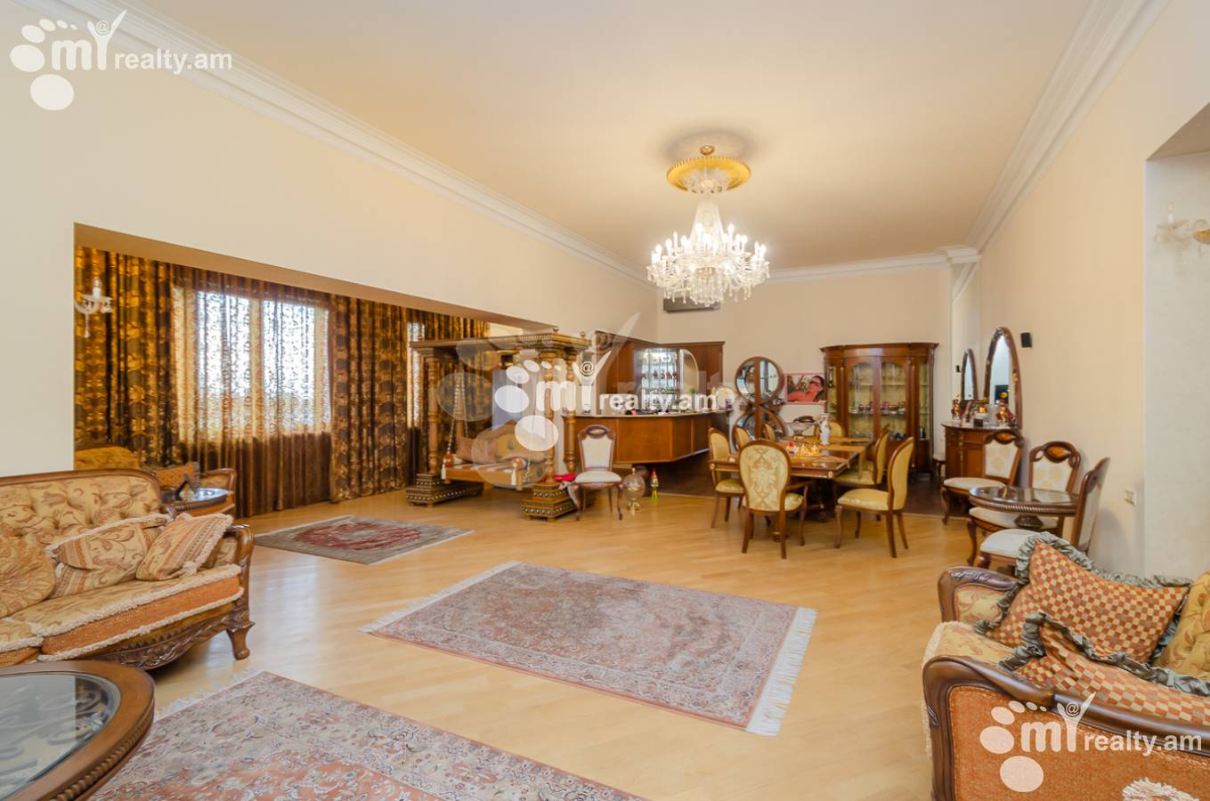 4 սենյականոց բնակարան  Աբովյան փող, Կենտրոն Երևան, 137115
