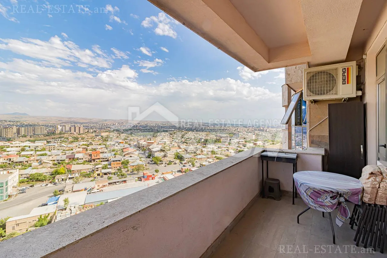 3 bedroom apartment for sale خیابان تِسی تِسِرناکابِرد, مرکز شهر ایروان, 159543