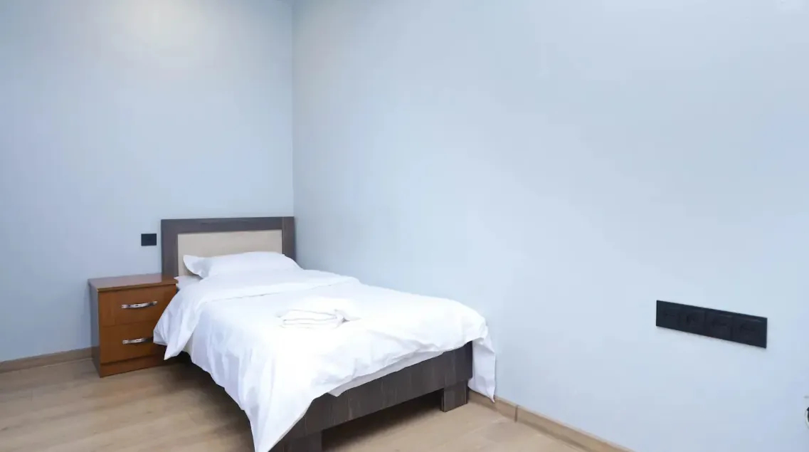 3 bedroom apartment for rent Amiryan St, Center Yerevan, 157659