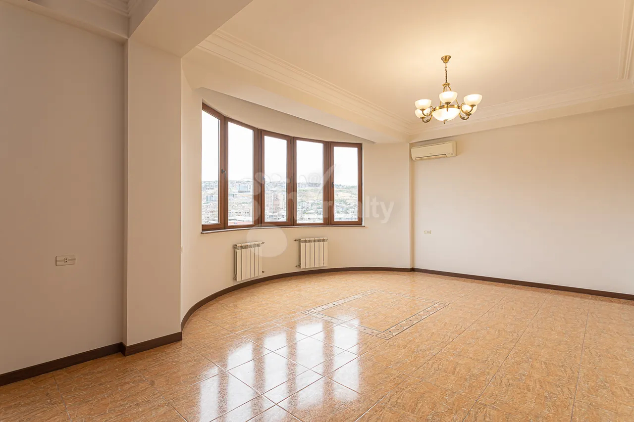 4 bedroom apartment for sale Vardanants St, Center Yerevan, 157558
