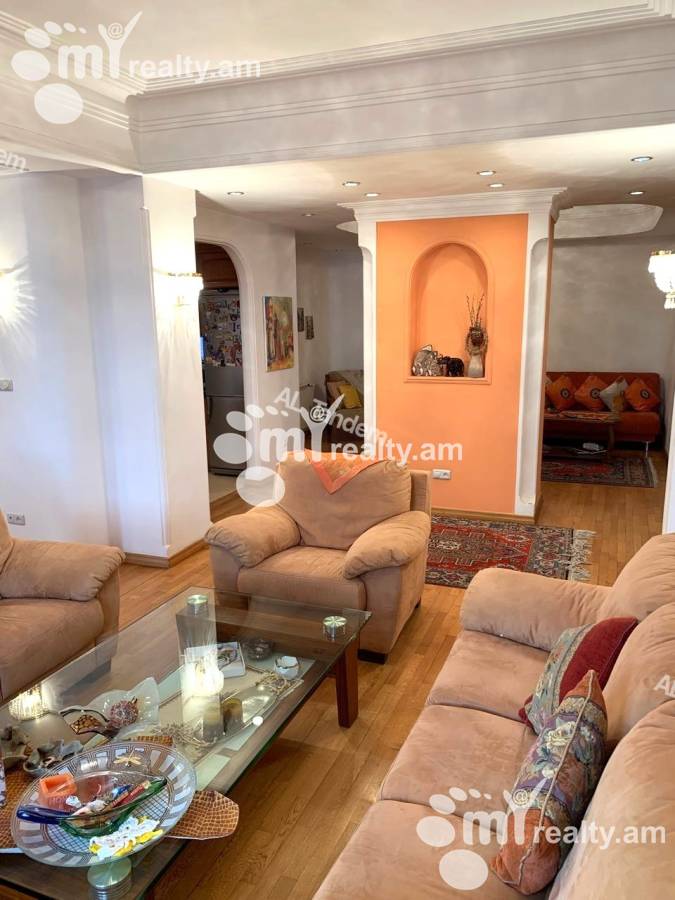 Купить 3 комнатную квартиру Мгер Мкртчян ул, Центр Ереван, 153494