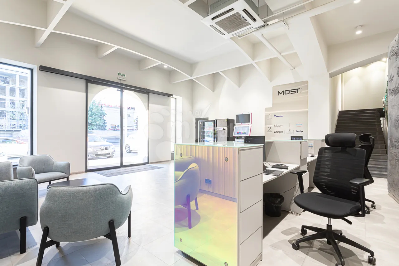 Commercial for rent خیابان میاسنیکیان, مرکز شهر ایروان, 157361