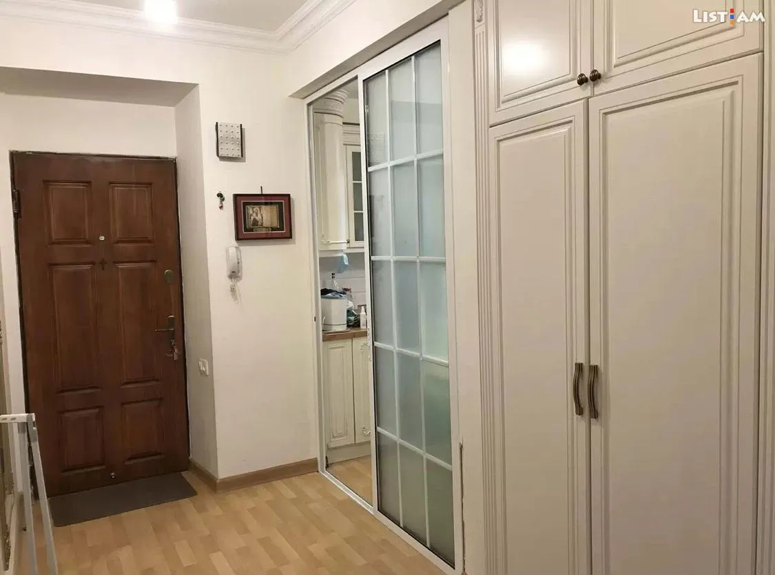 4 bedroom apartment for sale خیابان هانراپتوتیان, مرکز شهر ایروان, 160915