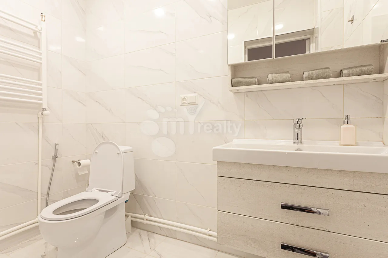 4 bedroom apartment for sale Antarayin St, Center Yerevan, 157641
