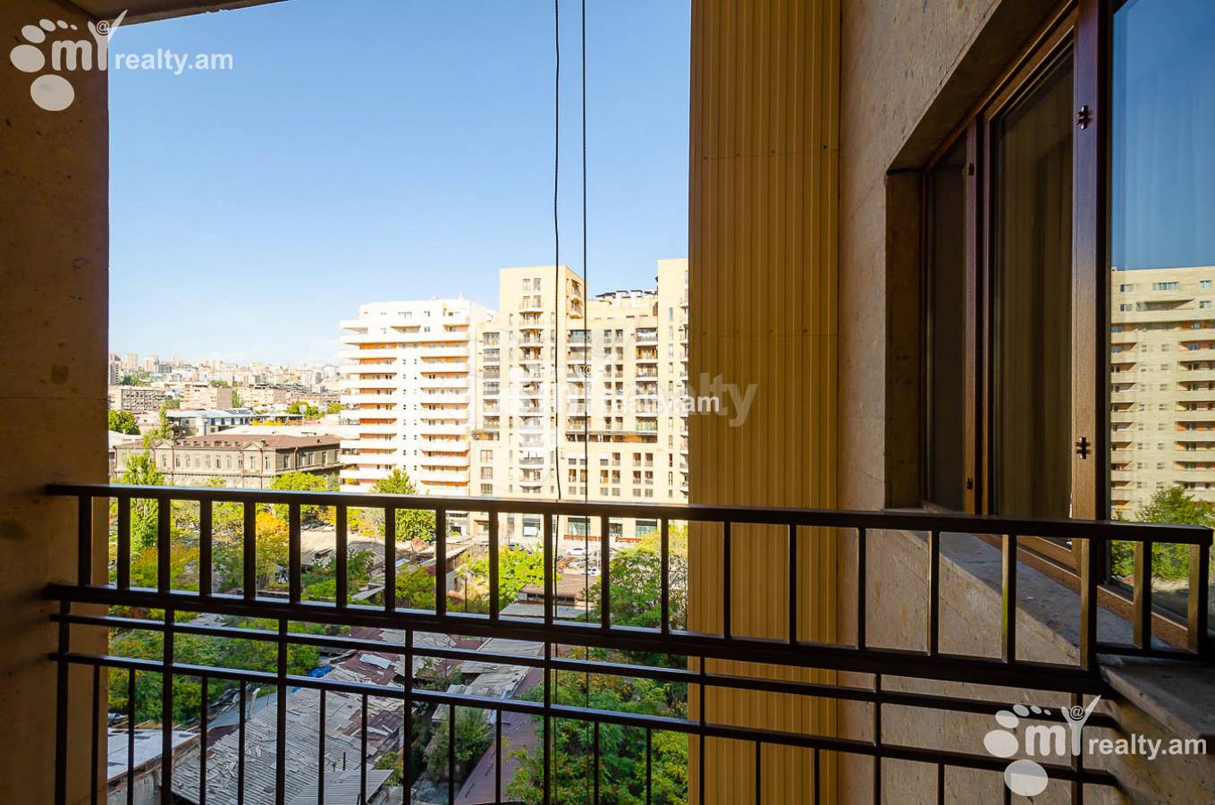 3 սենյականոց բնակարան  Ամիրյան փող, Կենտրոն Երևան, 146155