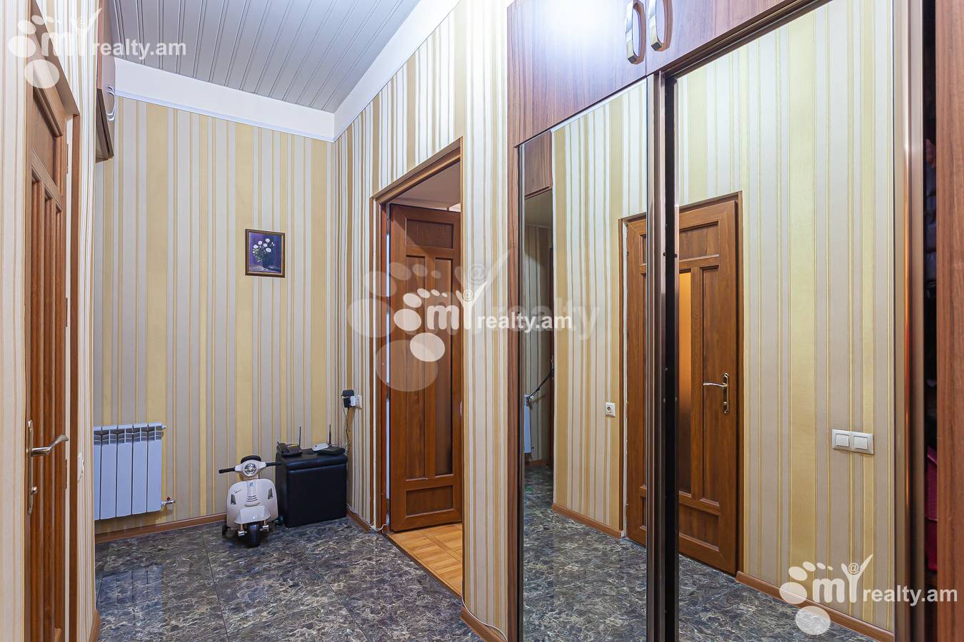 3 սենյականոց բնակարան  Մաշտոցի պող, Կենտրոն Երևան, 145510