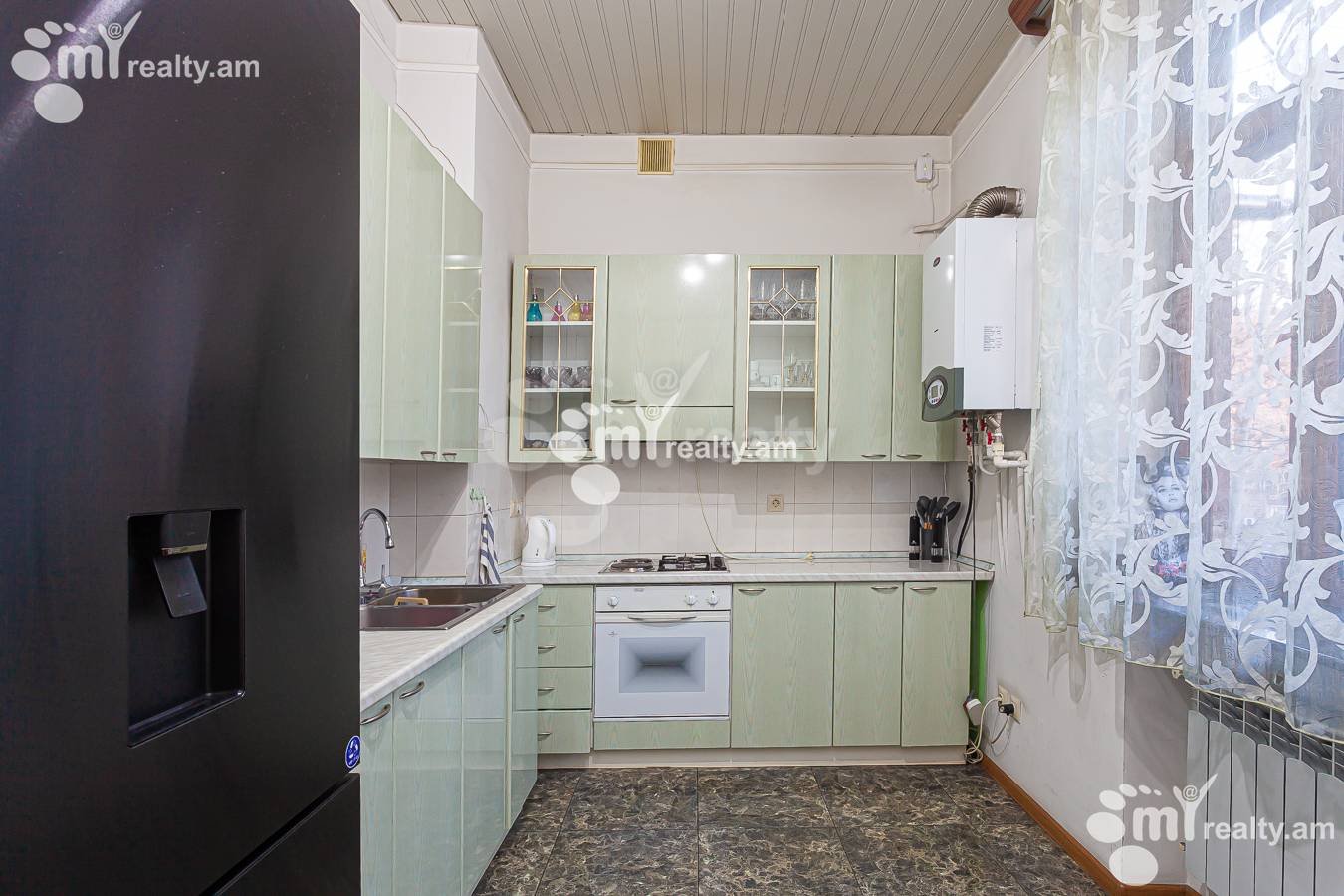 3 սենյականոց բնակարան  Մաշտոցի պող, Կենտրոն Երևան, 145510