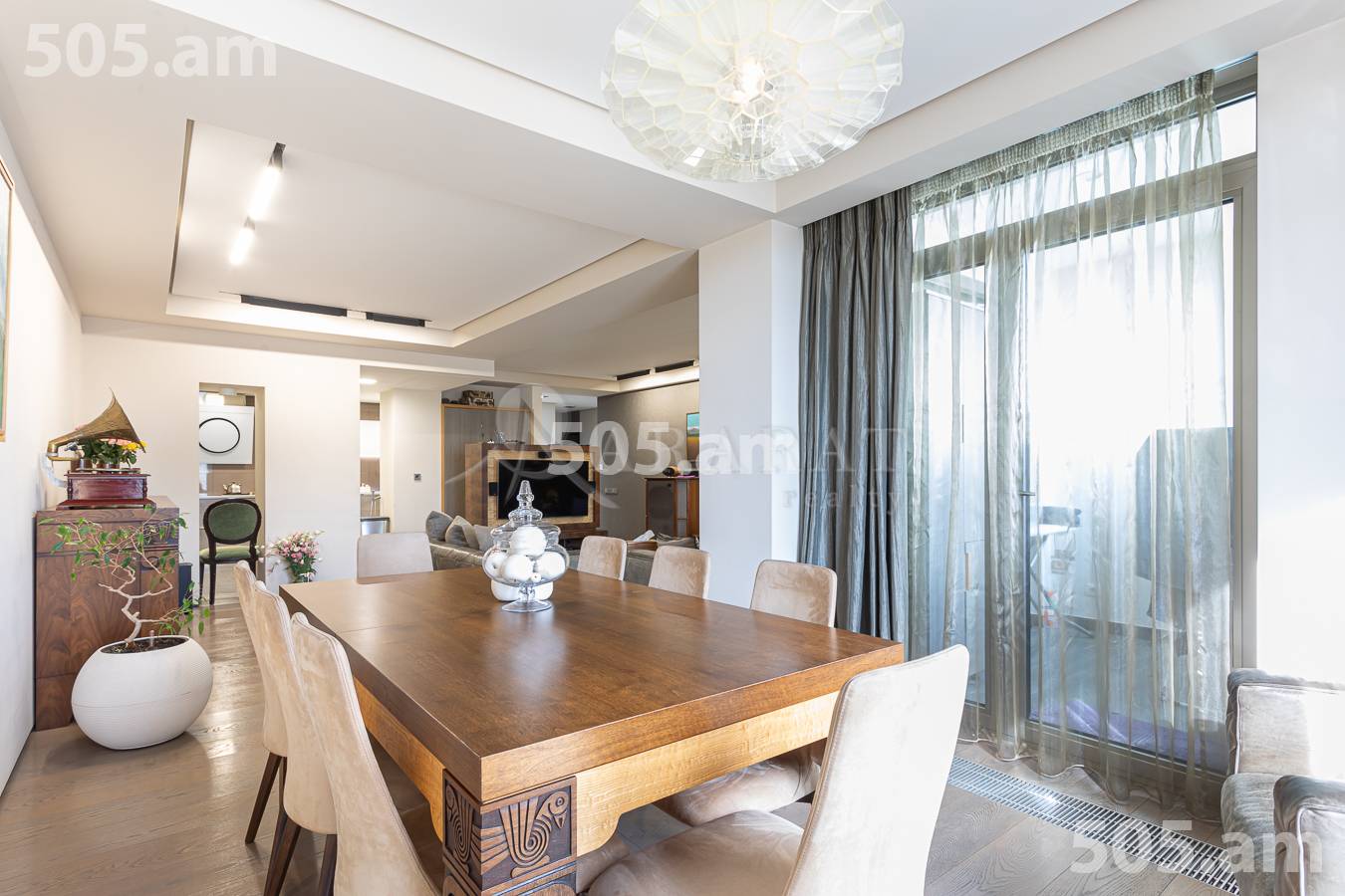 5 bedroom apartment for sale خیابان آنتارایین, مرکز شهر ایروان, 156281