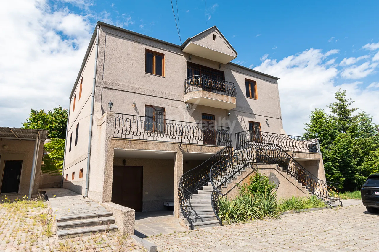 House for sale Melqumov St, Adjapnyak Yerevan, 160638