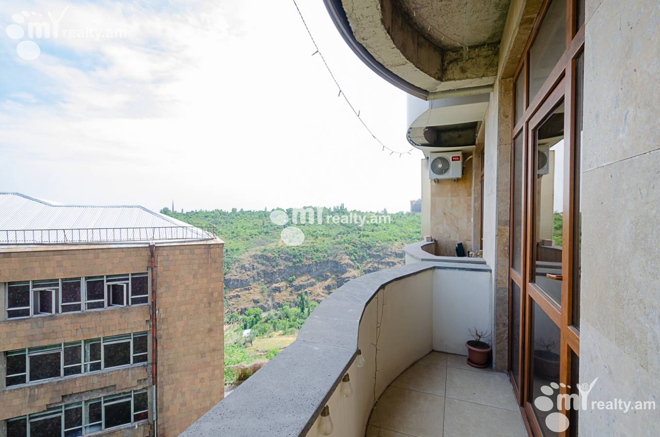 Купить 2 комнатную квартиру Орбели Ехбайрнери ул, Арабкир Ереван, 143879