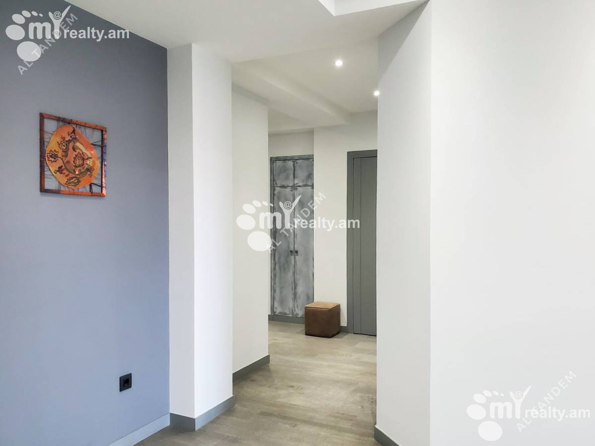 3 bedroom apartment for sale Amiryan St, Center Yerevan, 161202