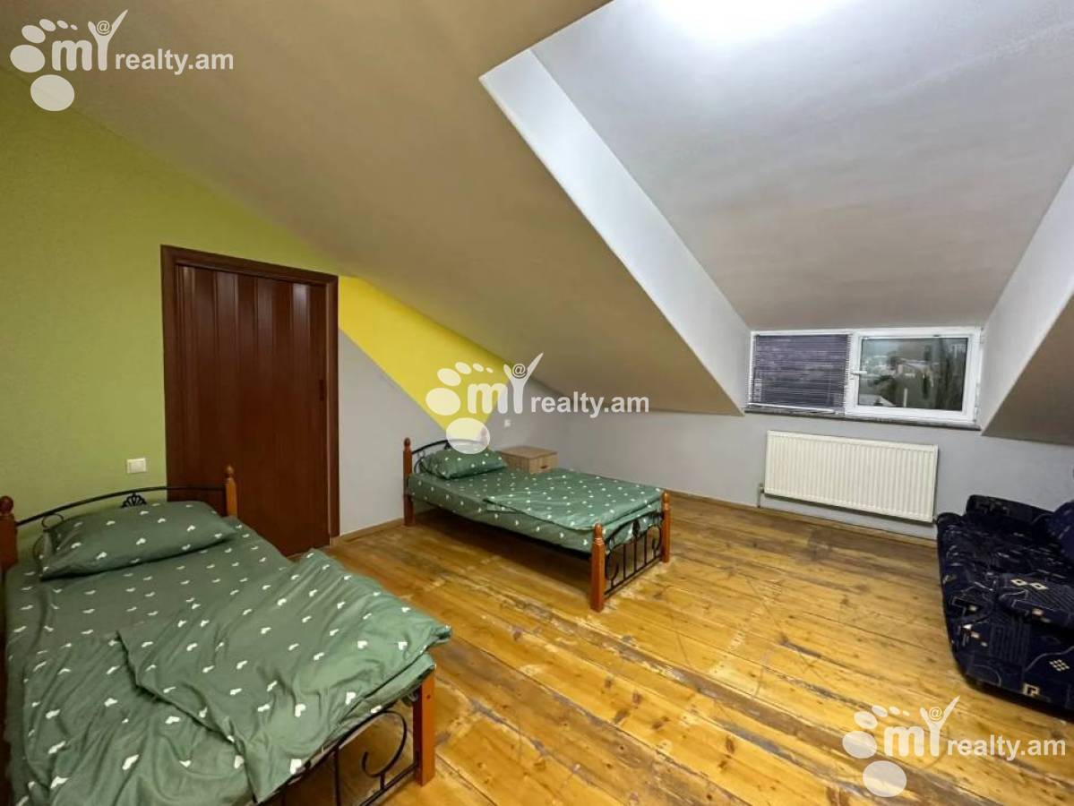 4 bedroom apartment for sale خیابان هانراپتوتیان, مرکز شهر ایروان, 154718