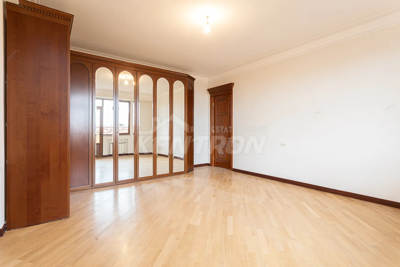 3 bedroom apartment for sale Vardanants St, Center Yerevan, 157553