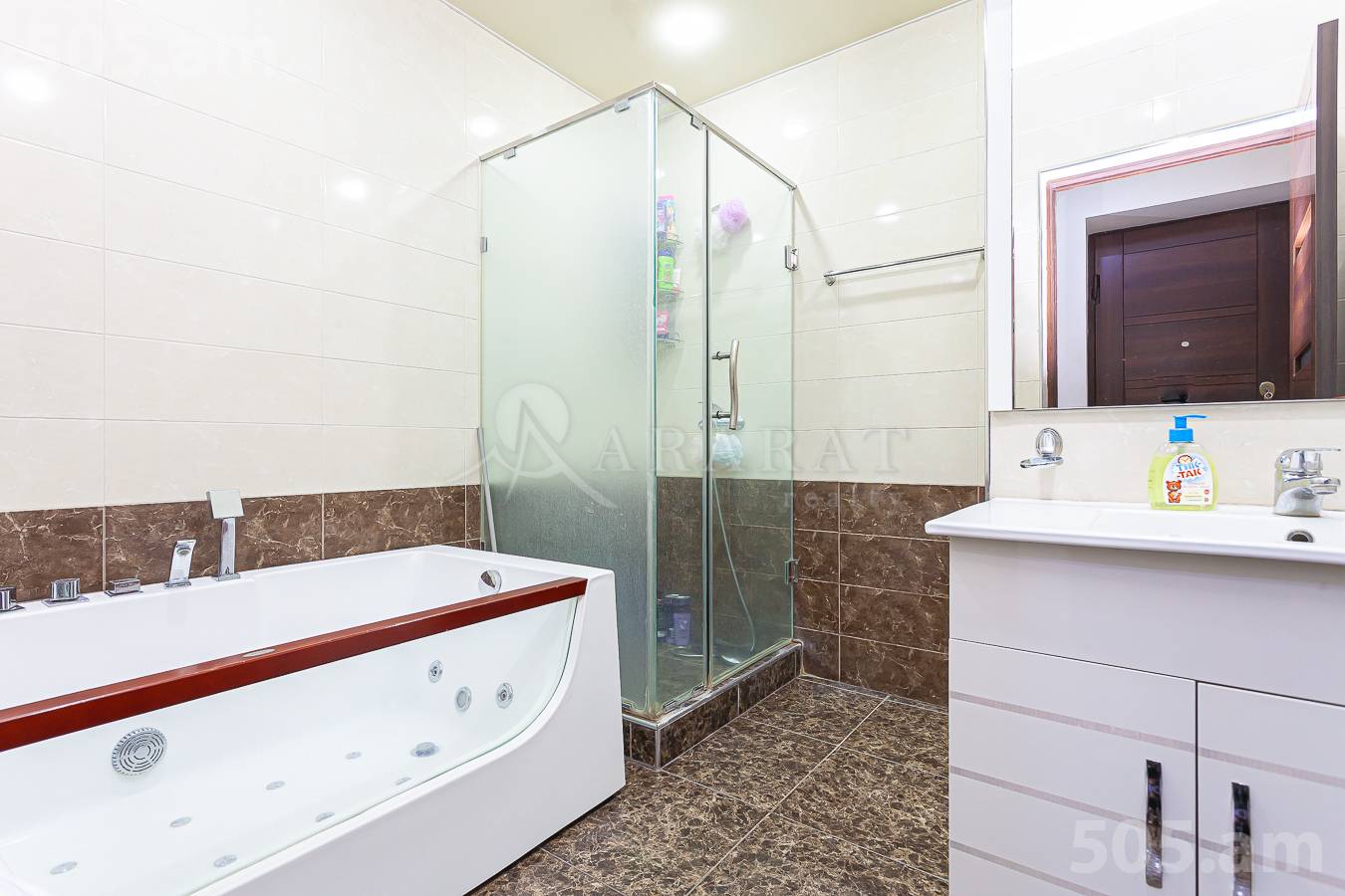 4 սենյականոց բնակարան  Կորյուն փող  նրբ, Կենտրոն Երևան, 147404